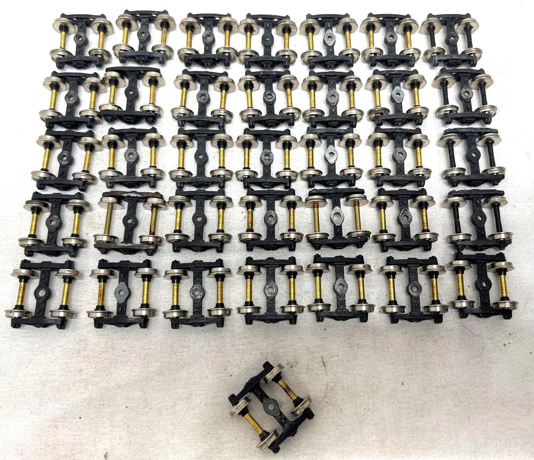 Forty-six HO Gauge die-cast sprung trucks brass wheels (1 of 4)