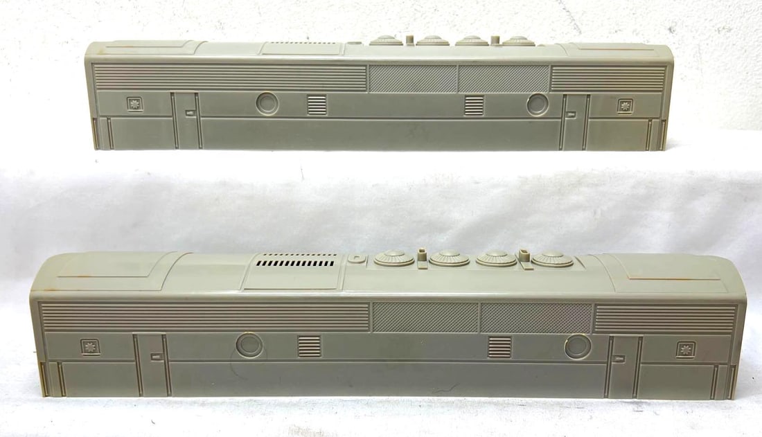 Two Postwar Lionel O Gauge 2243-185 F3b diesel replacement shells (1 of 6)
