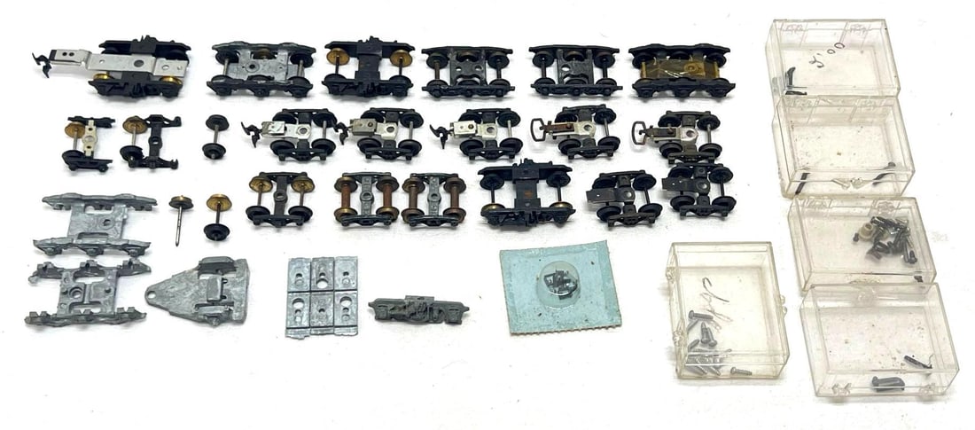HO Gauge lot of trucks  wheels couplers screws (1 of 7)