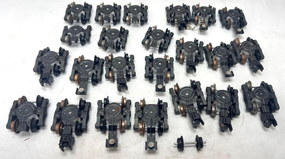 Postwar American Flyer S Gauge four wheel truck assemblies (1 of 4)