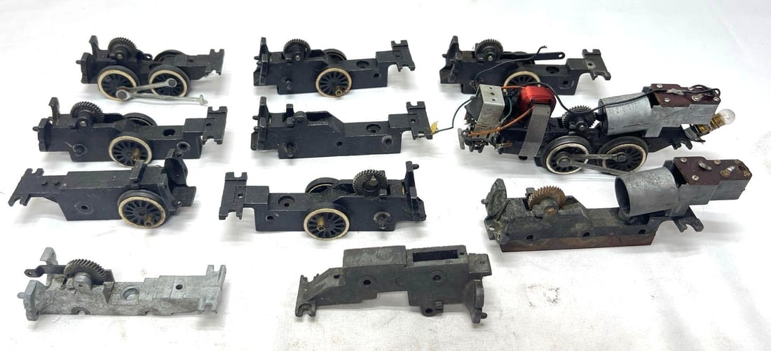 Postwar American Flyer S Gauge 4 and 6 wheel chassis (1 of 7)