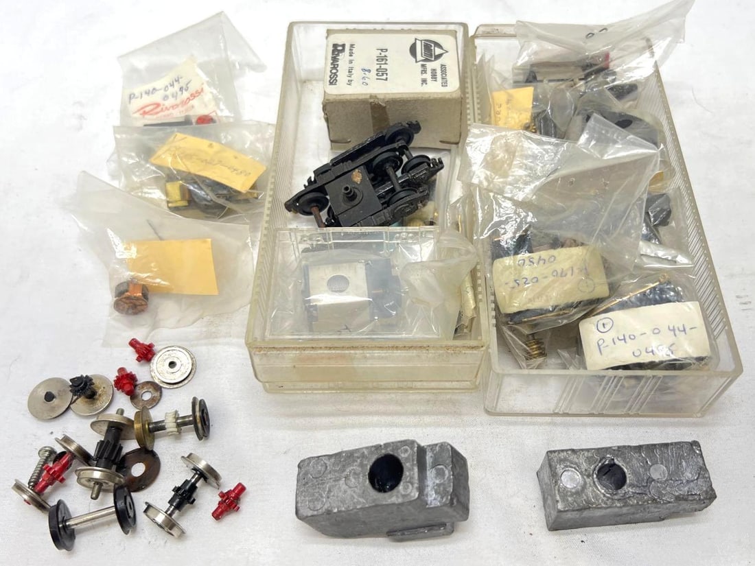 HO Gauge Rivarossi and other motors armatures (1 of 6)