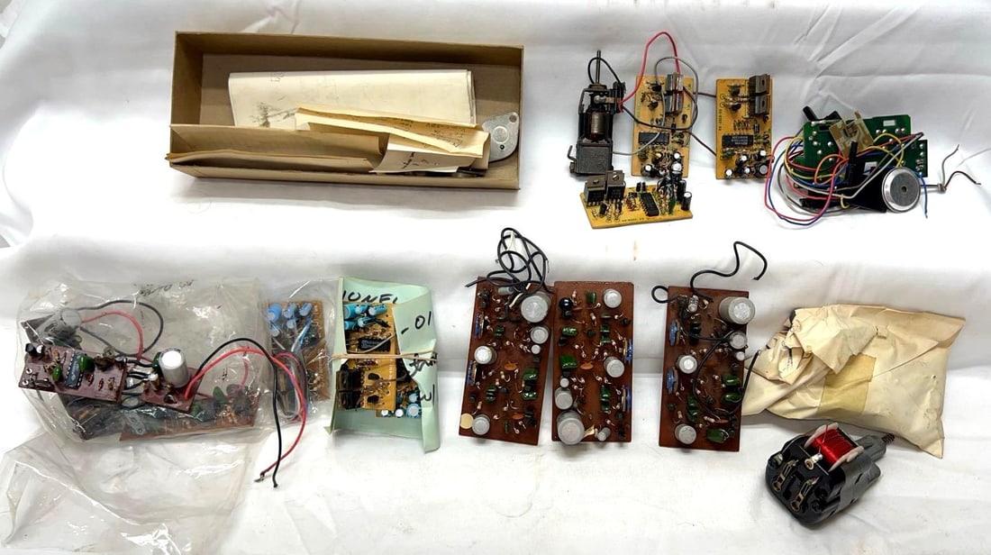 Lionel electronic boards 8002-100 NOS motor MRC transistors MORE (1 of 6)