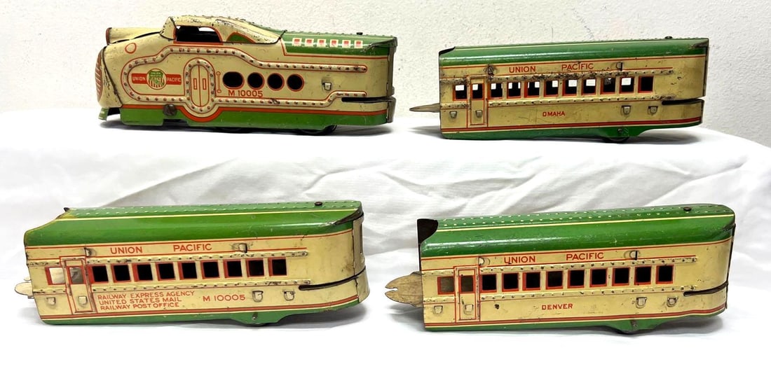 Marx M10005 Union Pacific streamlined 4 unit passenger train (1 of 5)