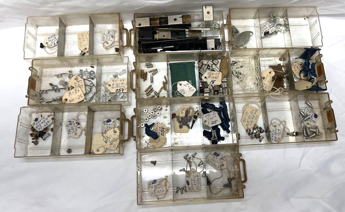 Postwar Lionel O Gauge 1668E 1110 1001 41 671 parts: Postwar Lionel O Gauge NOS New Old Stock, original factory service station replacement repair parts, never used or installed. Most parts are numbered or identified; 1668E, 1110, 1001, 41, 671, 71, 335