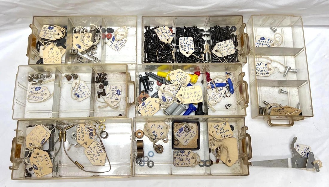 Postwar Lionel O Gauge 390 259E 681 2036 1666E parts: Postwar Lionel O Gauge NOS New Old Stock, original factory service station replacement repair parts, never used or installed. Most parts are numbered or identified; 390, 259E, 681, 2036, 1666E, 1615,