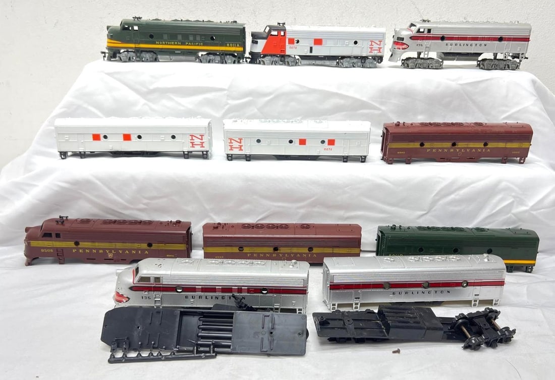 HO Gauge diesel A-B locomotives chassis shells parts (1 of 6)