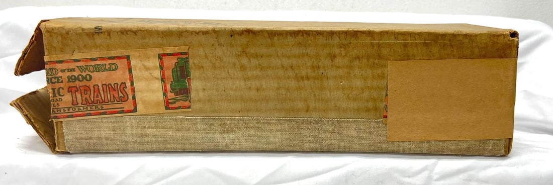 Prewar Lionel Standard Gauge 511? Flat car original box: Prewar Lionel Standard Gauge flat car? original box. Box is unmarked on outside, one inner flap is marked 511 C. Box is square and solid with no missing flaps, tape or material. Box has minor staining