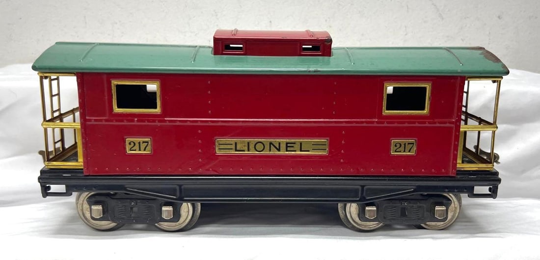 Prewar Lionel Standard Gauge 217 Caboose Red w/Peacock (1 of 6)