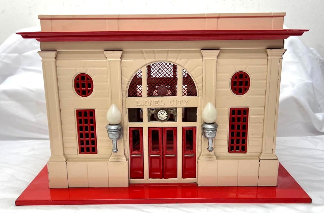 Prewar Lionel Standard Gauge 115 passenger station (1 of 6)