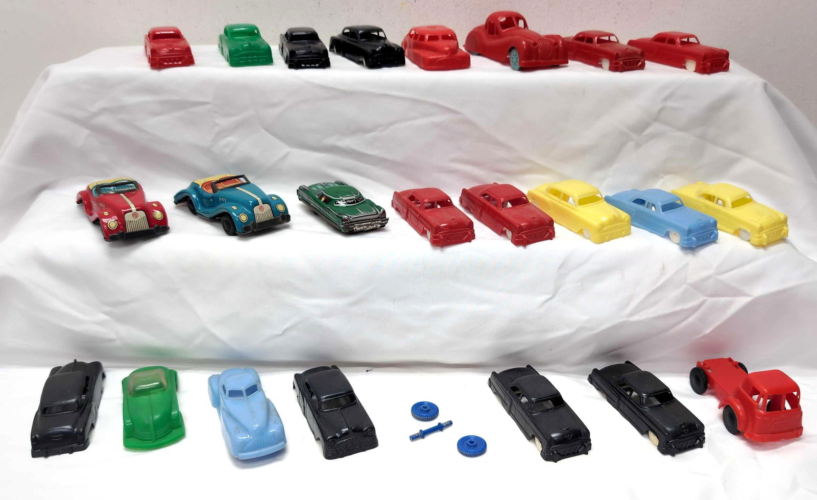 Plasticville vehicles Japan plastic and Tin vehicles (1 of 9)