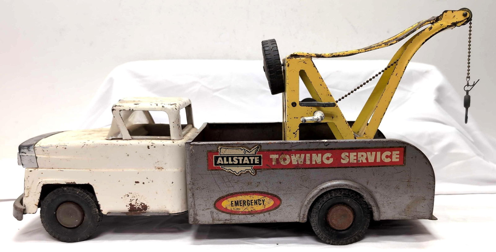 Early MARX AllState Towing Service Wrecker: Early MARX All State Towing Service Pressed Steel Toy Tow Truck Wrecker. Mild play wear/paint loss. Some light surface rust. Tires are round without cracks, no flat spots. Missing roof trim. Original 