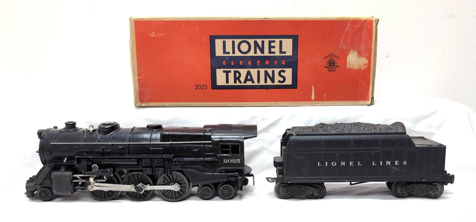 Postwar Lionel O Gauge 2025 2-6-4 w/6466WX tender: Postwar Lionel O Gauge 2025 2-6-4 steam locomotive and 6466WX coal tender with whistle. Loco has one slightly bent/bowed cab wall, repainted shell, silver numbers. Tender looks original C6+ with s