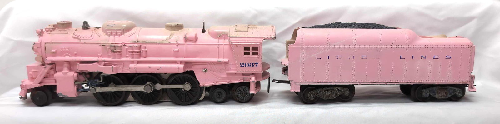 Postwar Lionel O Gauge 2037-500 and 1130T-500 Pink (1 of 6)