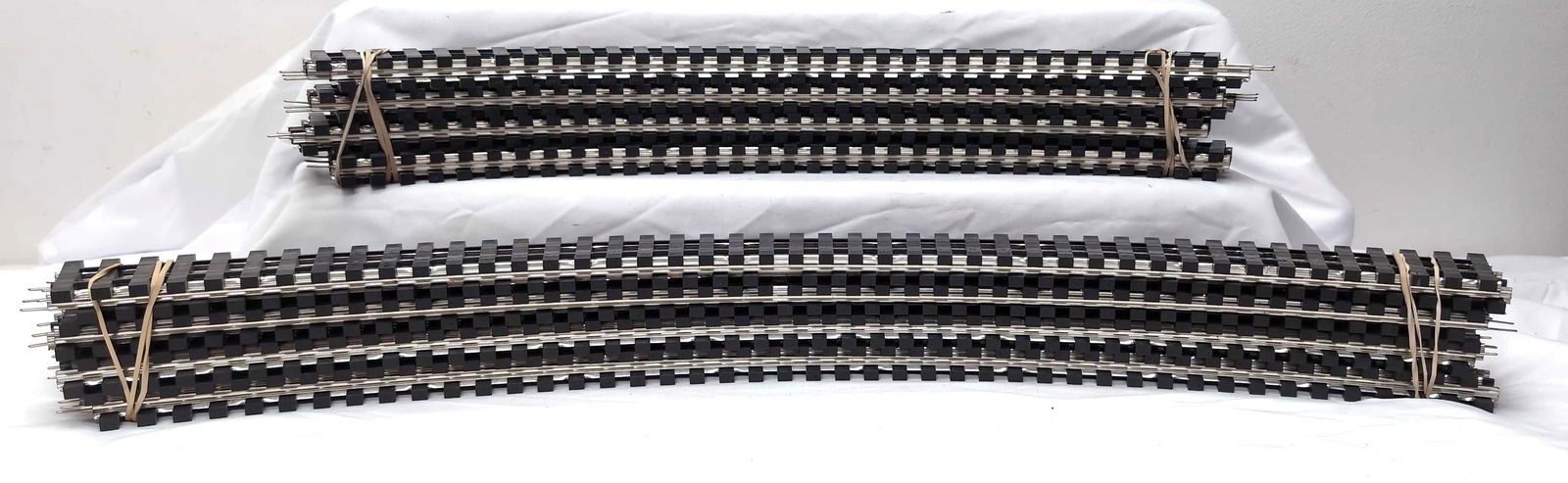 Unmarked modern era O gauge O72 and wider curved (1 of 3)