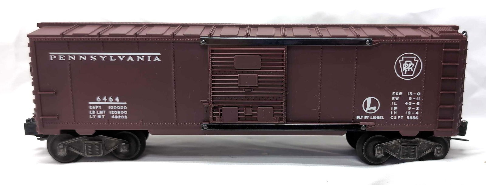 Postwar Lionel O Ga 6464-200 Pennsylvania box car (1 of 4)
