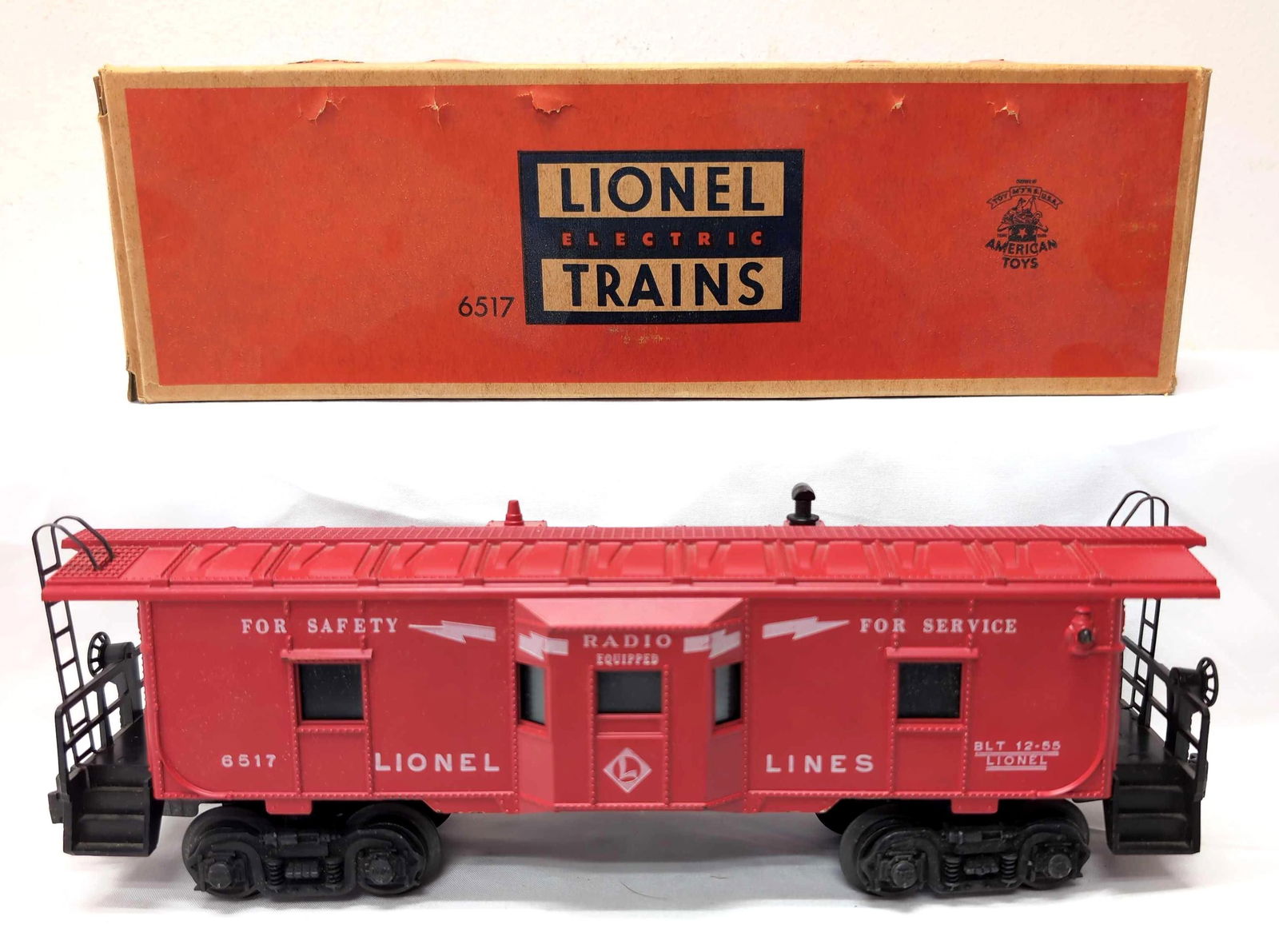 Postwar Lionel 6517 underscore caboose in original box (1 of 6)