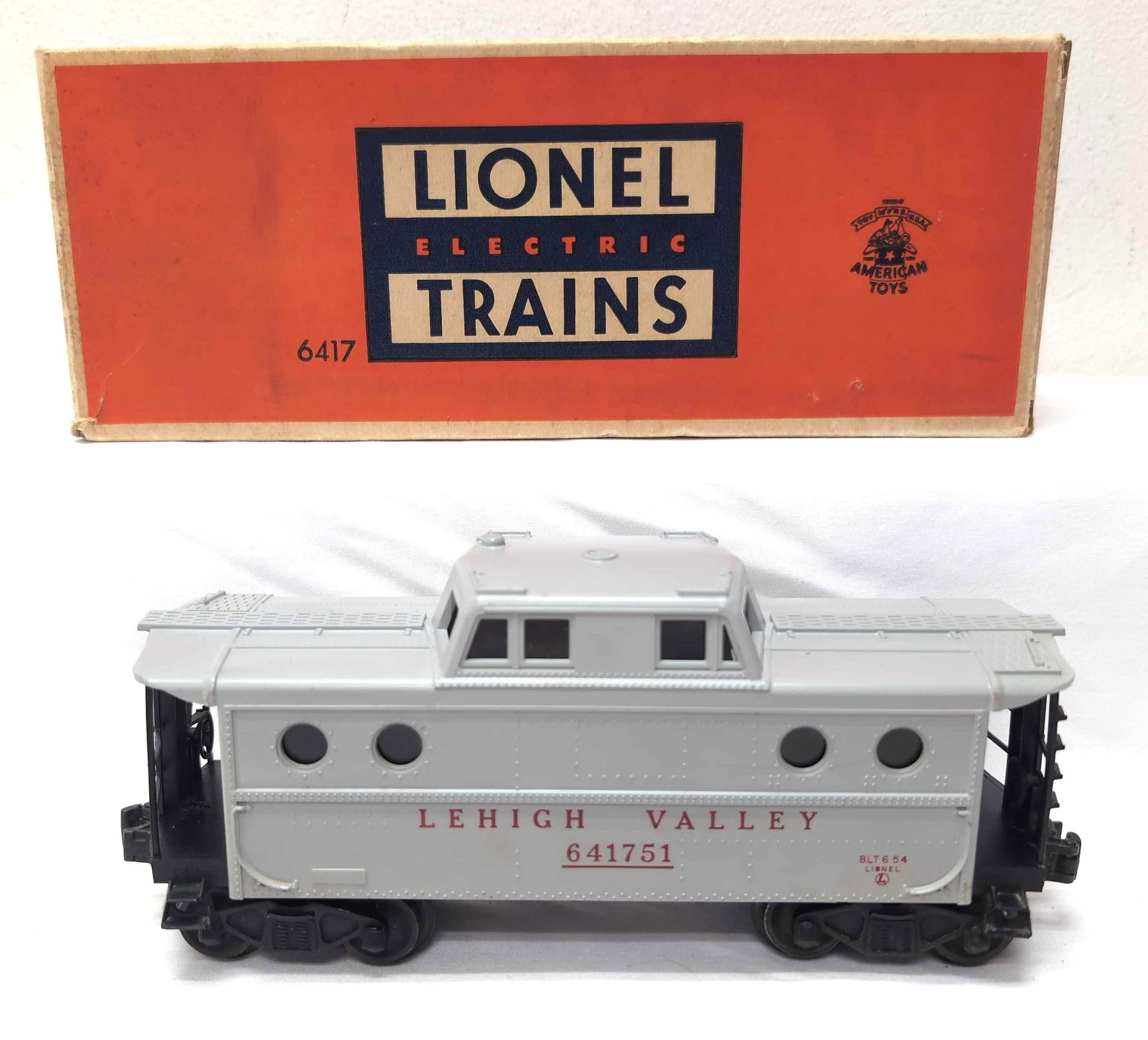 Postwar Lionel 6417 Lehigh Valley N5c caboose in box: Postwar Lionel O Gauge 6417 Lehigh Valley N5c porthole caboose in original box, C7+. Box has minor tear and crease to an end, otherwise very clean, bright, square and solid box. No missing flaps. 