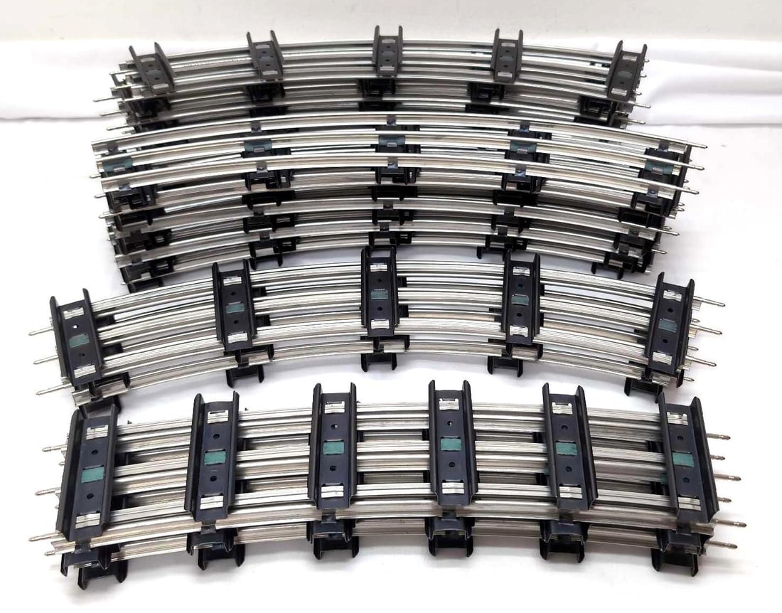 Modern MTH Std. Ga. 21-five tie  4-six tie curved track (1 of 3)