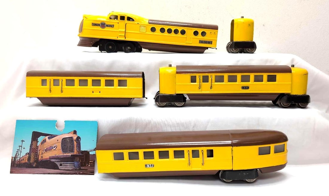 Prewar Lionel O Gauge 636 City of Denver passenger (1 of 7)