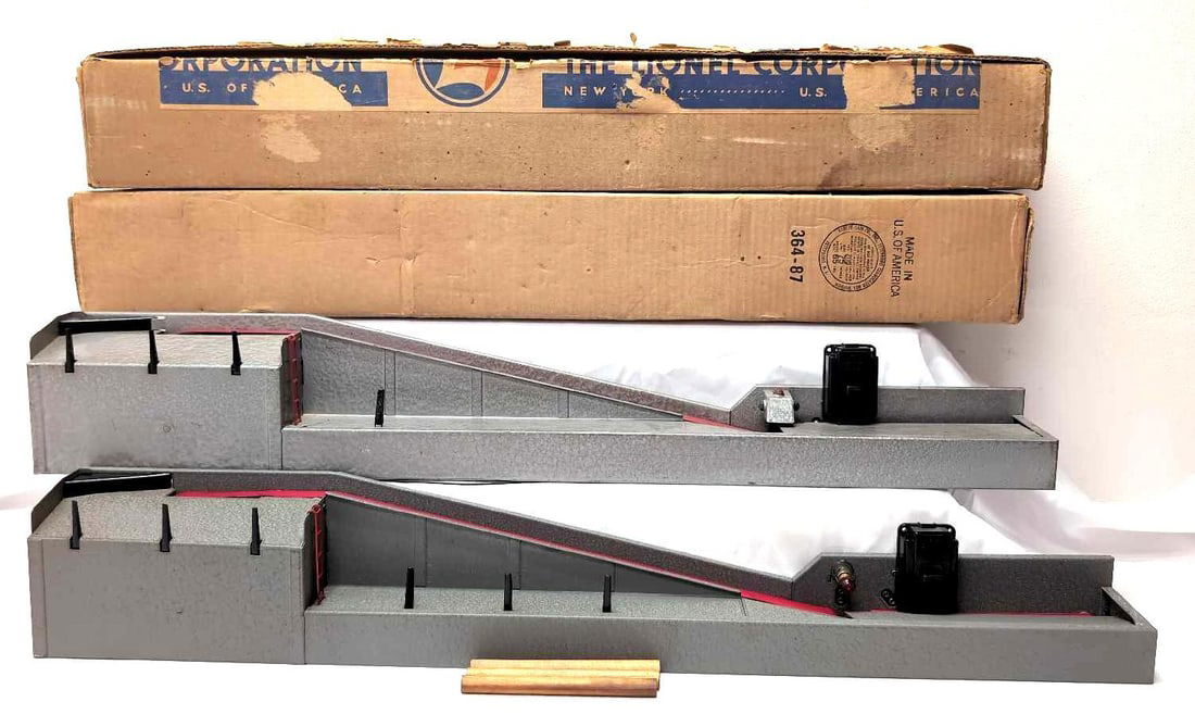 Postwar Lionel O Ga 364 Lumber Loaders in box variations (1 of 6)