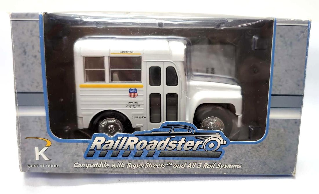 Modern K-Line O Gauge 22449 UP Crew Bus 61754: Modern Era K-Line by Lionel O Gauge 22449 Union Pacific UP Crew Bus No. 61754 in original container, C8 very light run time on rollers. Package has light wear and tears around flaps/openings, price. P