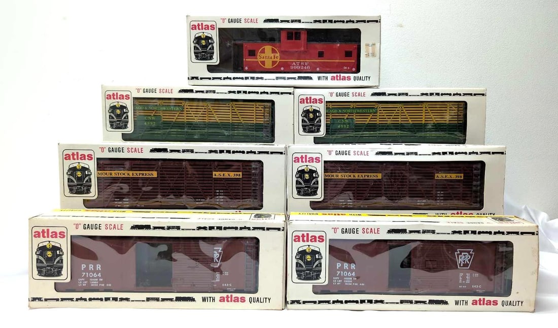 Seven Modern Atlas O Gauge freight cars in box (1 of 6)