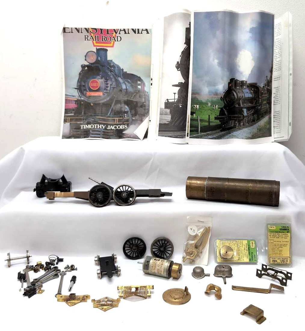 2-Rail O scale PRR E-6 Atlantic 4-4-2 unbuilt kit w/literat: 2-Rail O scale Pennsylvania PRR E-6 Atlantic 4-4-2 unbuilt steam locomotive kit?, with literature about 4-4-2 Atlantic wheel arrangement locos of various railways, photos, cast brass boiler, frame and