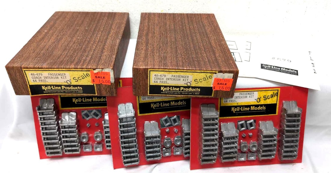 Two Keil-Line Models 48-679 pass coach interior (1 of 5)