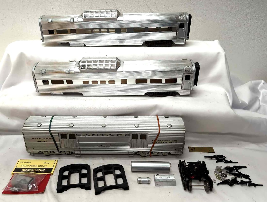 2-Rail O Scale rib side dome cars SF baggage (1 of 14)