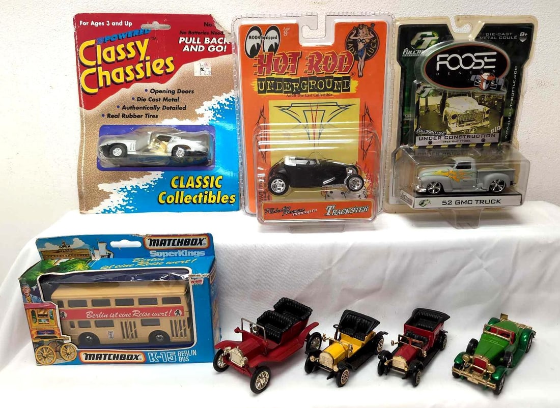 Mixd Lot Of Matchbox Hot Rod Underground Foose and More Die Cast Cars: This lot includes boxed and no box die cast cars including, Foose Design Under Construction 1952 GMC Truck, Powered Classy Chassis Sting Ray Corvette, Hot Rod Underground Trackster, Matchbox Super Kin