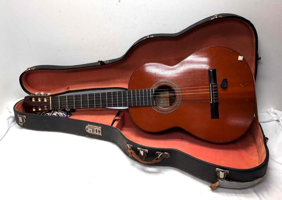 Pimentel of Albuquerque Model W-1 6-string guitar (1 of 18)