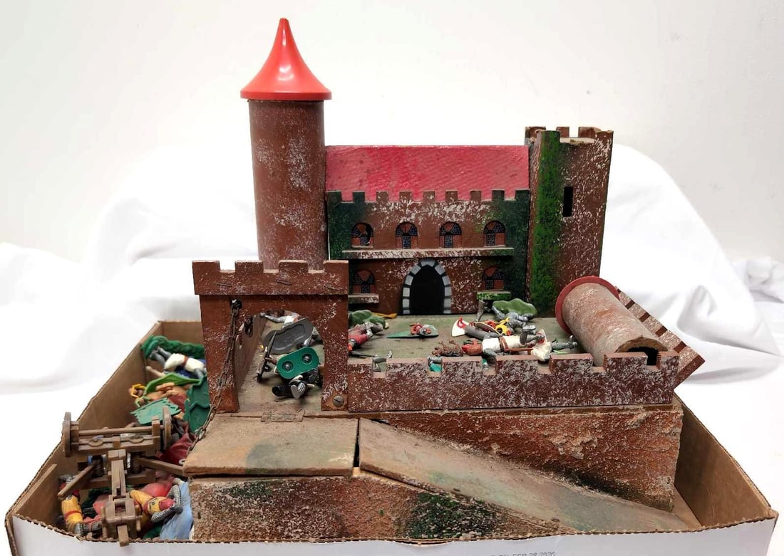 Transogram Britains castle horses knights siege weapon More (1 of 5)