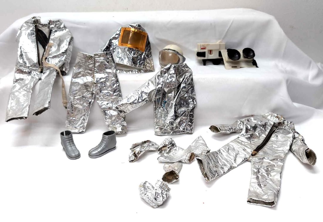 Vintage 1960's GI Joe astronaut suits helmet chest pack (1 of 6)