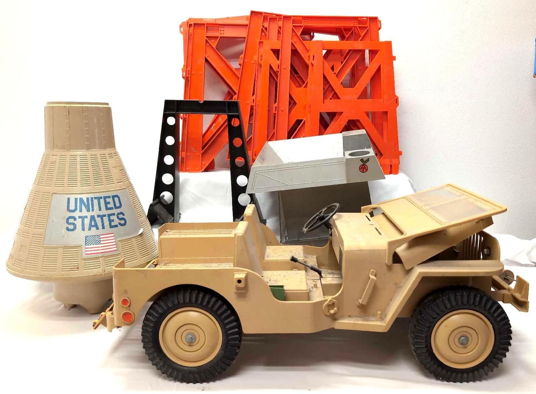 Vintage GI Joe Training Center Space Capsule Jeep (1 of 12)