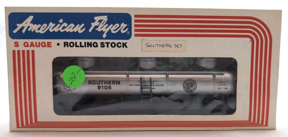 Modern American Flyer S Gauge 9105 Southern Triple Dome tank car in box (1 of 10)