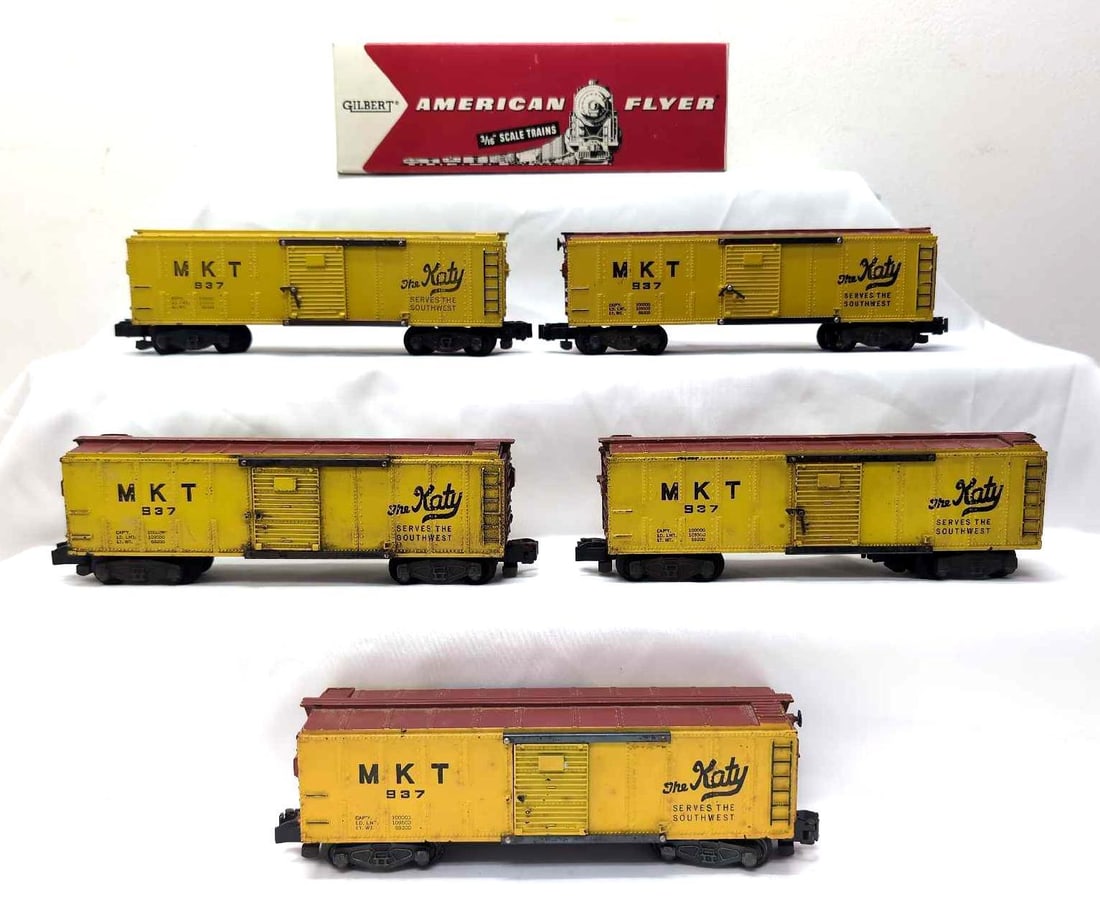 Postwar American Flyer S Gauge five 937 MKT box cars one all yellow (1 of 5)