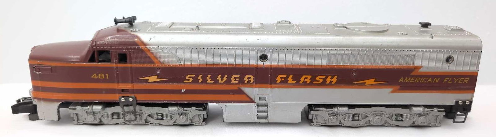 Postwar American Flyer S Gauge 481 Silver Flash PA diesel locomotive (1 of 7)