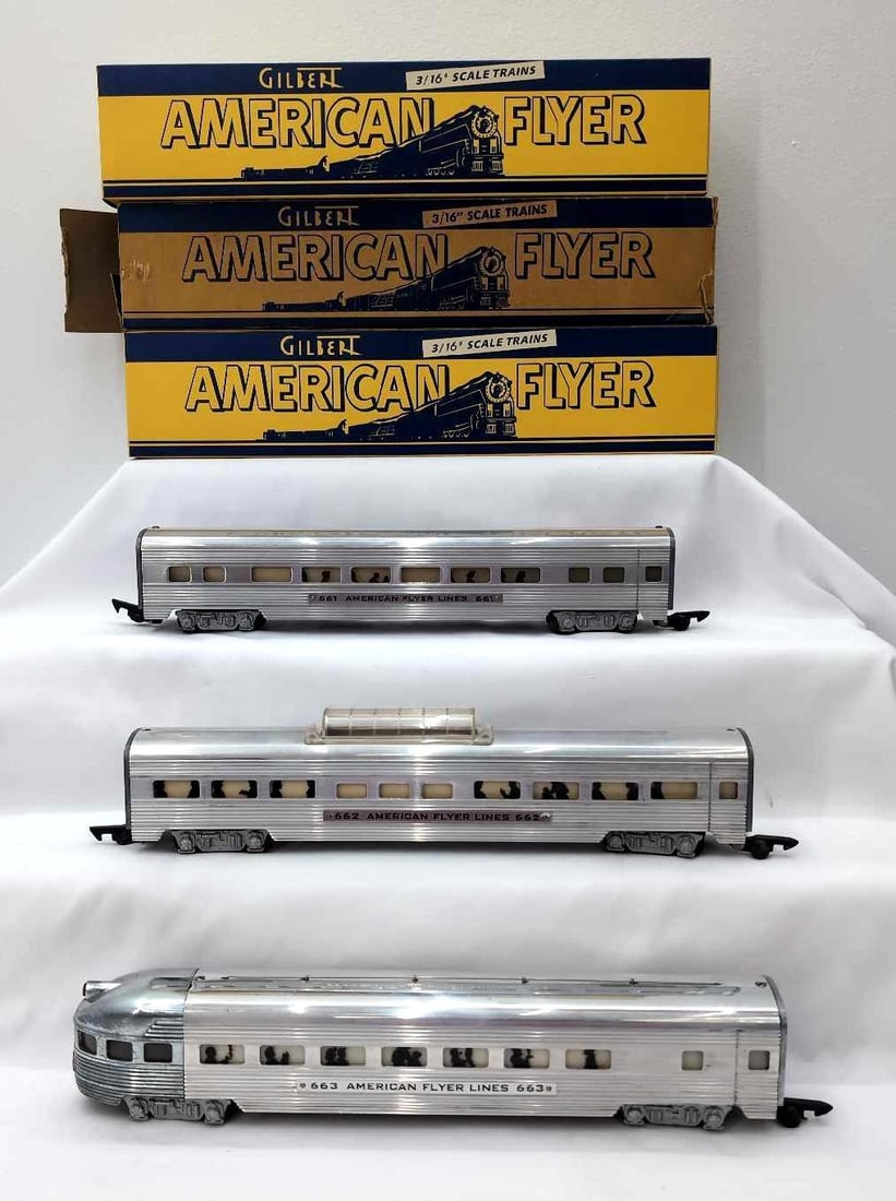 Postwar American Flyer S Gauge extruded aluminum 661 662 663: Postwar American Flyer S Gauge American Flyer Lines 661 combine, 662 vista dome and 663 observation, extruded aluminum body passenger cars, C7. One original 663 box with a missing inner flap and a tuc