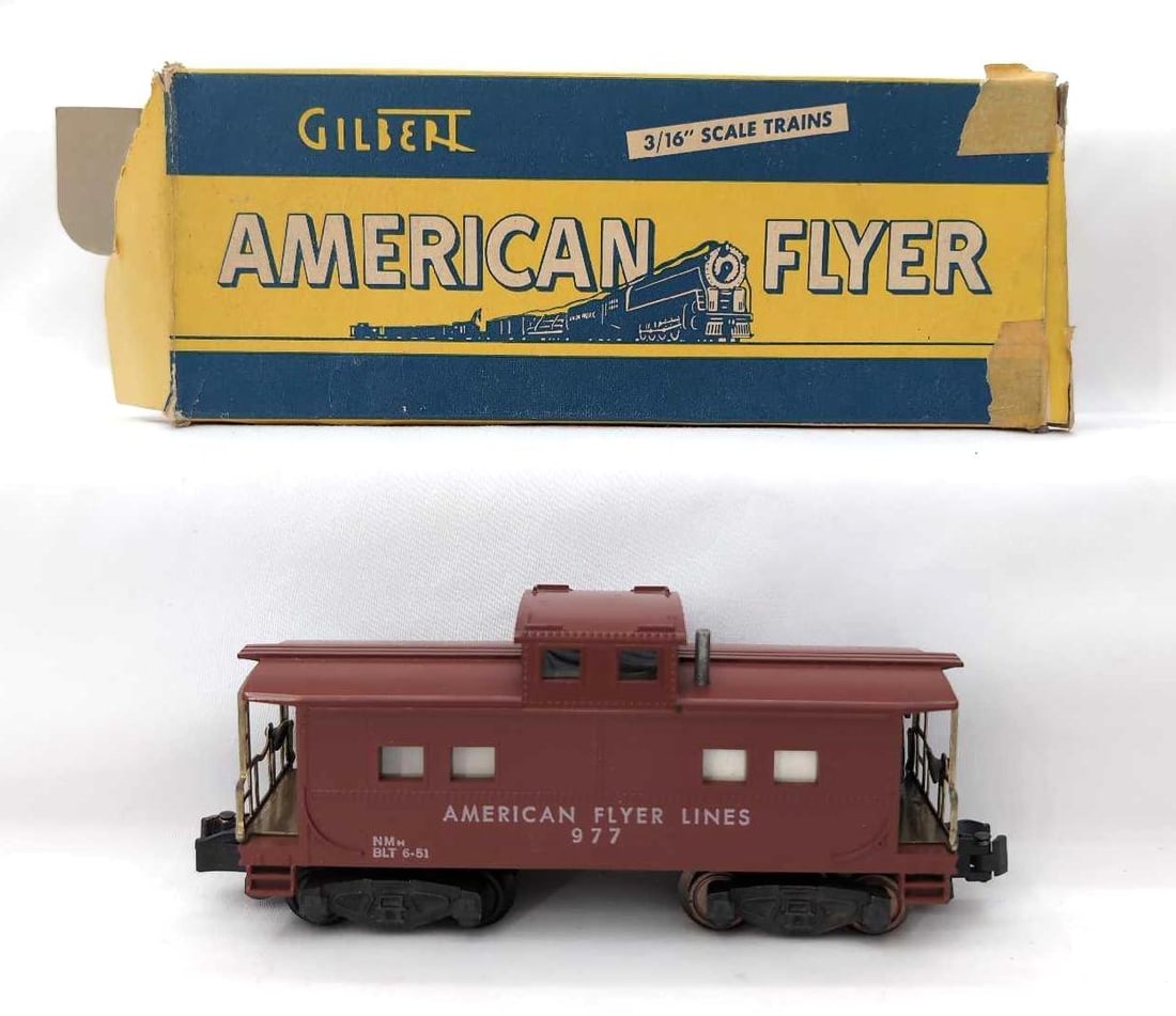 Postwar American Flyer S Gauge 977 Action Caboose in original box (1 of 6)