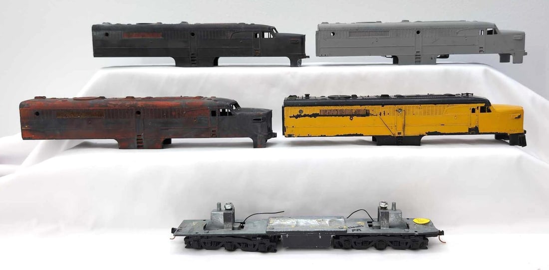 Postwar American Flyer Alco diesel shells American Models chassis (1 of 5)