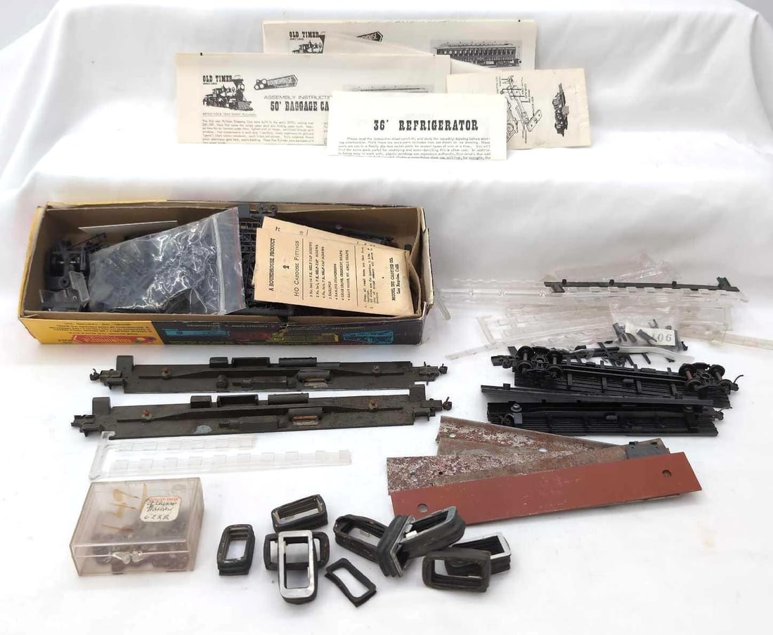 HO Gauge passenger car frames windows (1 of 6)