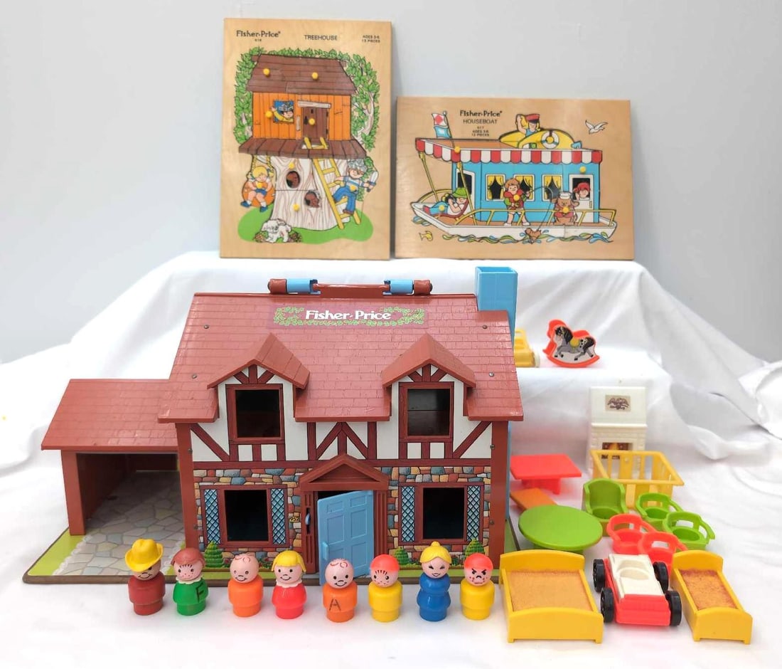 Fisher Price 517 518 puzzles 952 House w/accessor: Fisher Price 517 houseboat and 518 treehouse wooden puzzles, excellent played with condition. 952 house with figures and accessories, light play wear, good handle. Figures are all plastic except farme