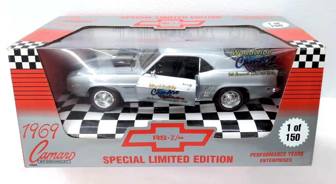 Ertl 1:18 die-cast 1969 RS-Z/28 Camaro 1/150 29006WWC (1 of 9)