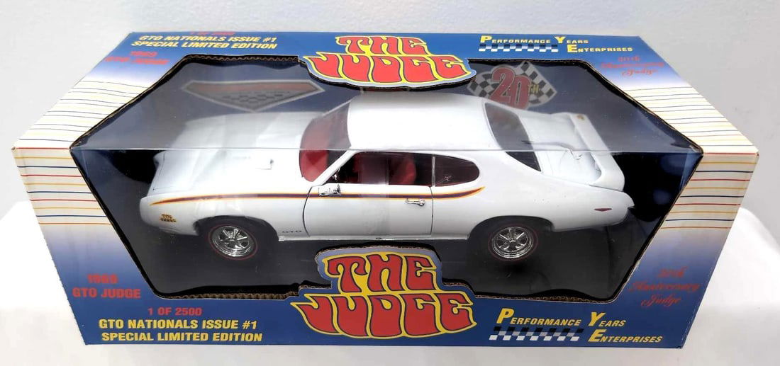ミニカー 1968 Pontiac gto bossman 1:18 ERTL 1968 Pontiac GTO Coupe BOSSMAN Arnie Beswick the
