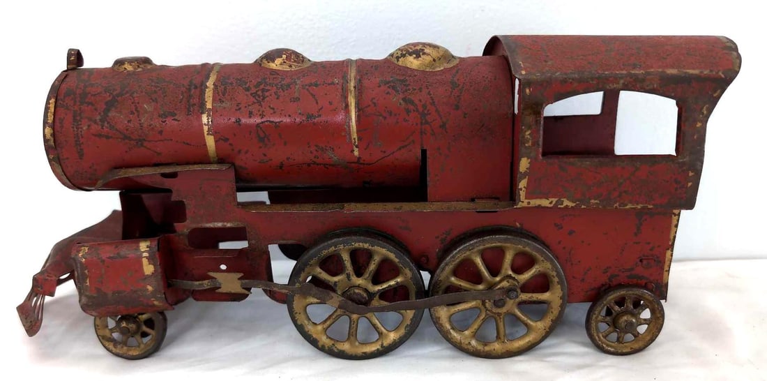 Dayton Schreible Hill Climber Steam Locomotive: 1900's antique pressed steel Dayton Schreible Hill Climber steam locomotive floor pull toy. Train has NO motor/flywheel. Toy measures approximately 18" x 4" x 7". Loco has all the wheels. Loco is in g