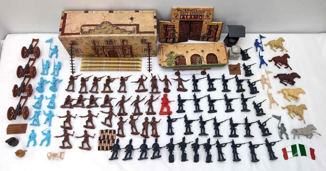 Disney Davy Crockett Alamo and Marx Sears Heritage Alamo Play Set (1 of 20)