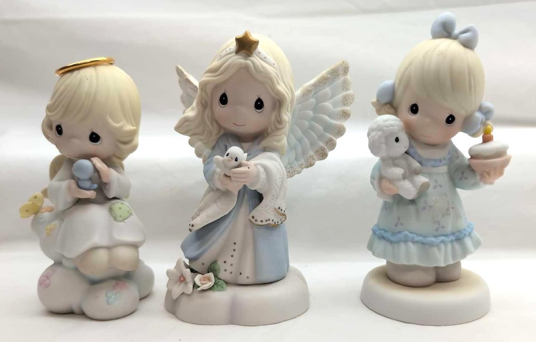 Precious Moments 3 A Loving Heart Forever Happy Birthday To Ewe: Precious Moments lot of three A Loving Heart Forever Happy Birthday To Ewe and More. This lot includes; Happy Birthday To Ewe 531561, A Loving Heart Is Forever 4004679, In The Radiance Of Heaven's Lig