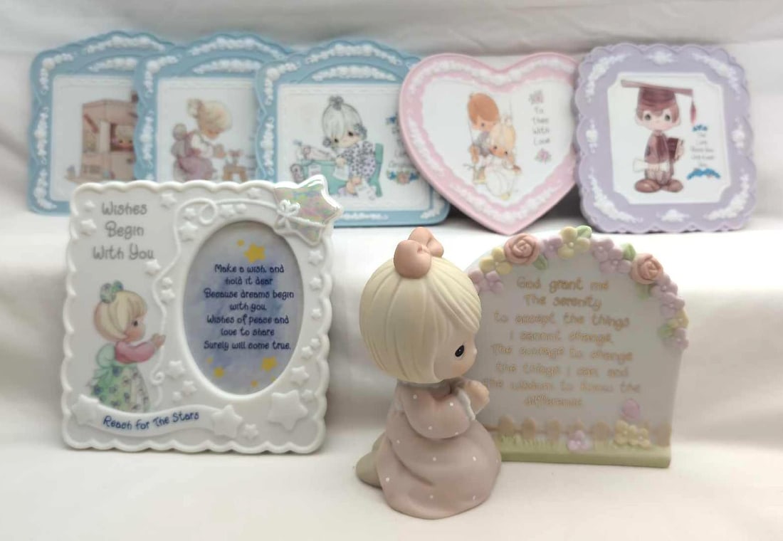 Precious Moments 7 Serenity Girl Reach For The Stars and More: Precious Moments lot of seven Serenity Girl Reach For The Stars and More. This lot includes; five wall plaques, a photo frame and Serenity Prayer Girl 530697. NO boxes. Please see photos for condition