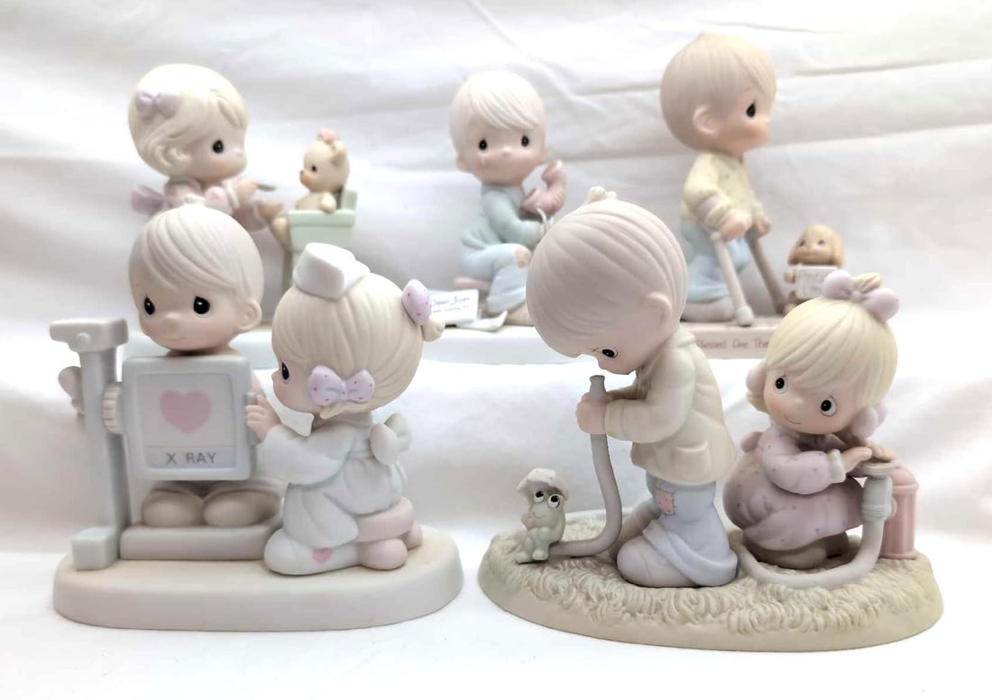 Precious Moments 5 Hello Lord Its Me Again Sharing and More: Precious Moments lot of five Hello Lord Its Me Again, Sharing and More. This lot includes; Special Edition Blessed Are They That Overcome 115479, My Heart Is Exposed With Love 520624, There Shall Be S